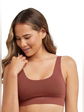 Maidenform Seamless Scoop Women’s Sports Bra Stay Put Bottom Band Small NWT